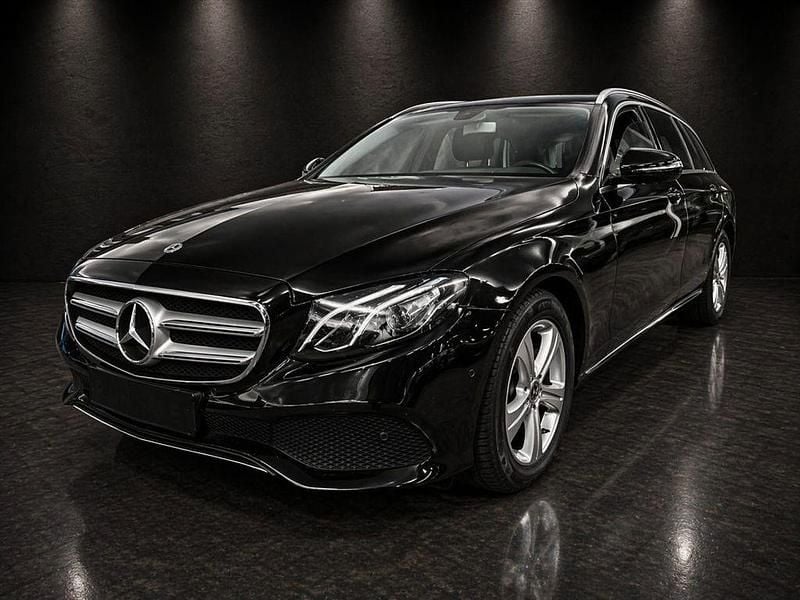 Second-hand Mercedes E220 194 CP (142 kW) 2018 Negru Berlinǎ