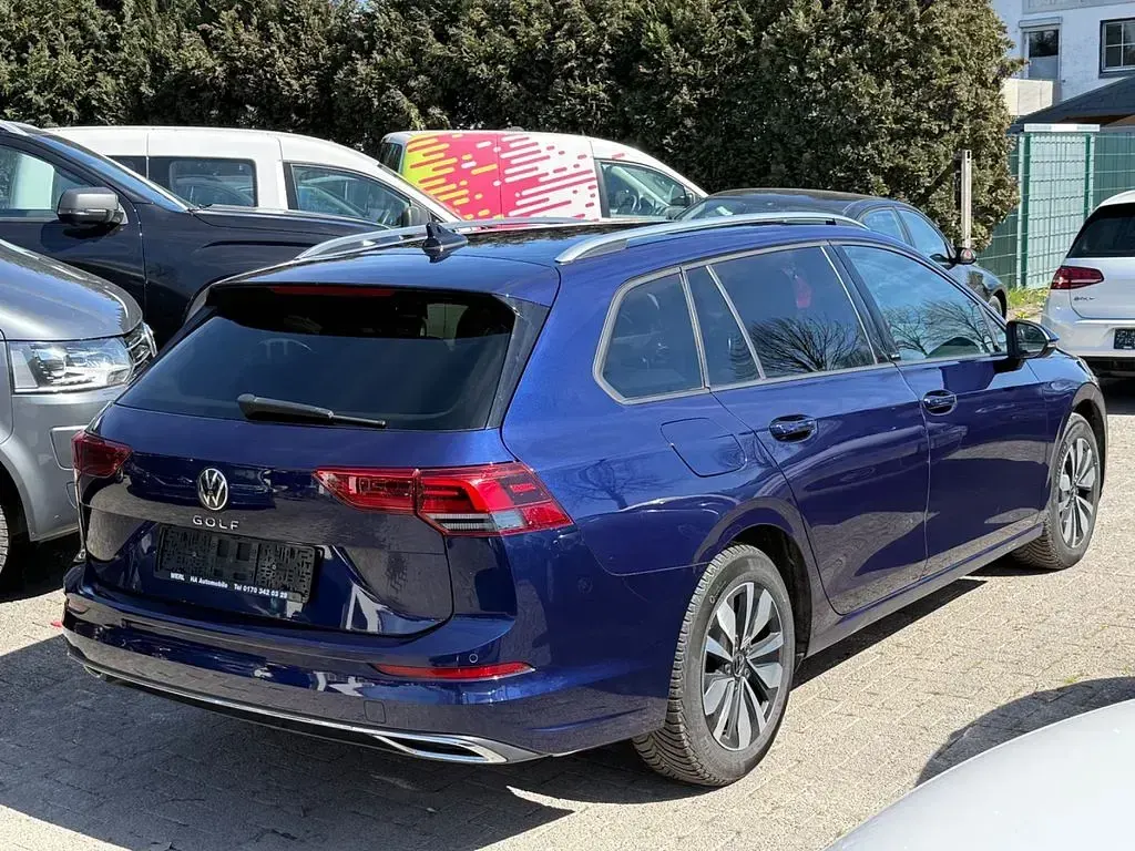 Gebraucht VW Golf VIII Move 150 PS (110 kW) 2023 Atlantic blue Kombi