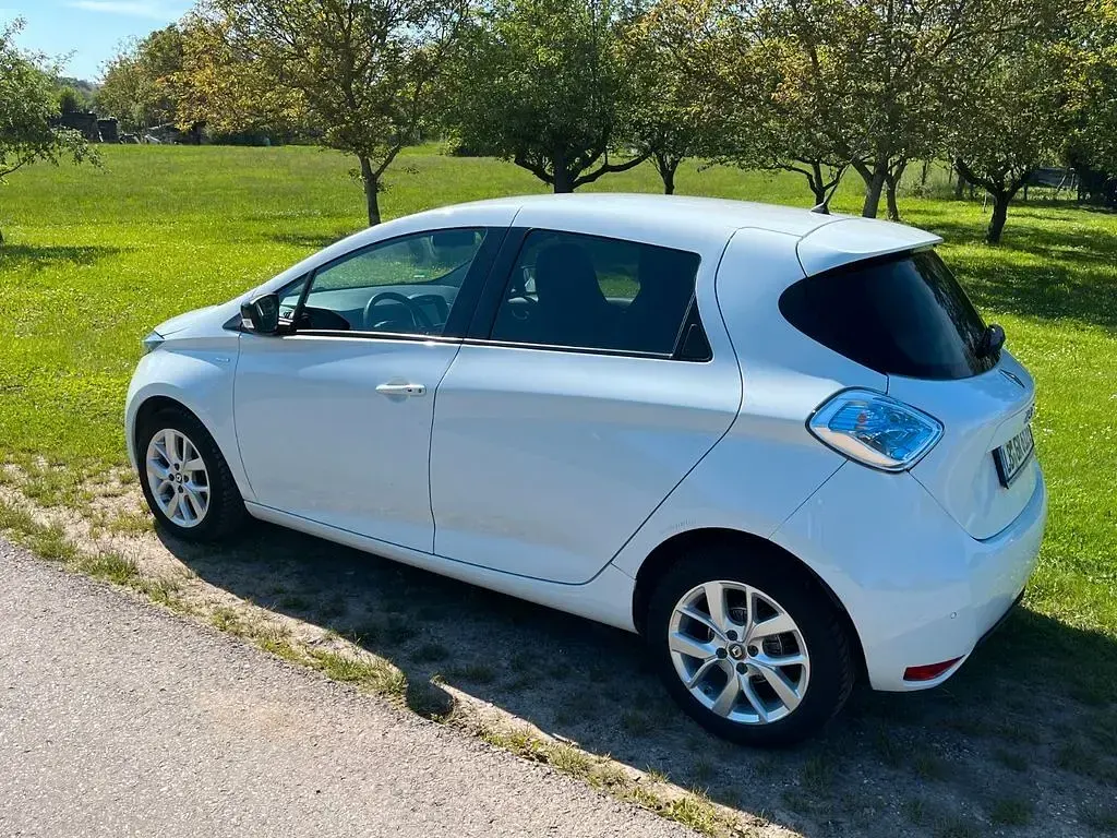 Gebraucht Renault Zoe LIMITED 80 kW (109 PS) 2019 Weiß Kleinwagen