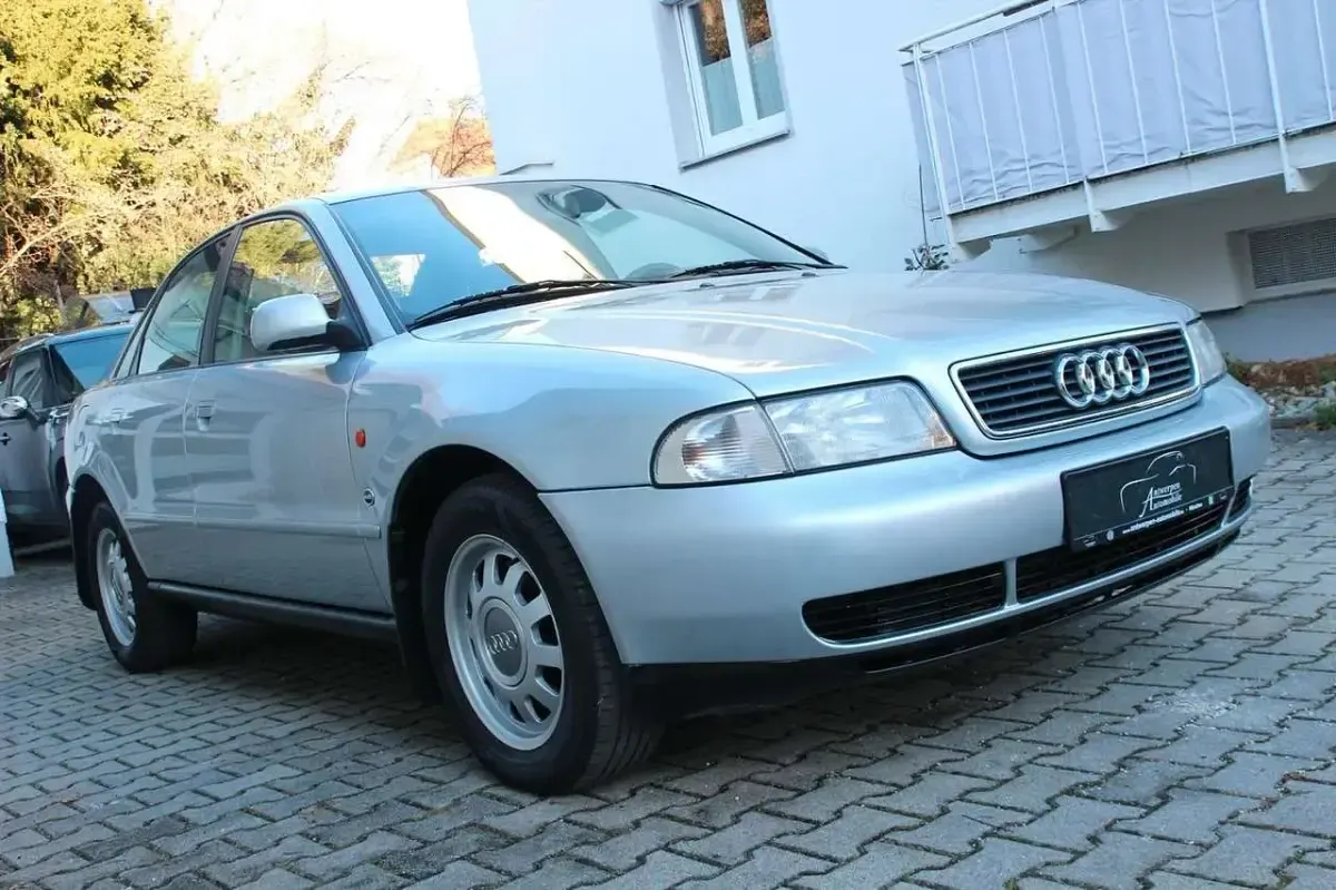 Gebraucht Audi A4 150 PS (110 kW) 1996 Silber Limousine