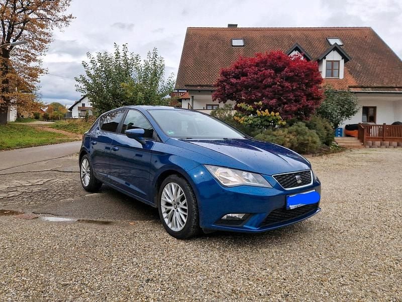 Blau Gebraucht 2014 Seat Leon Limousine | 10.495 € (Guter Preis) - Bild 1/4