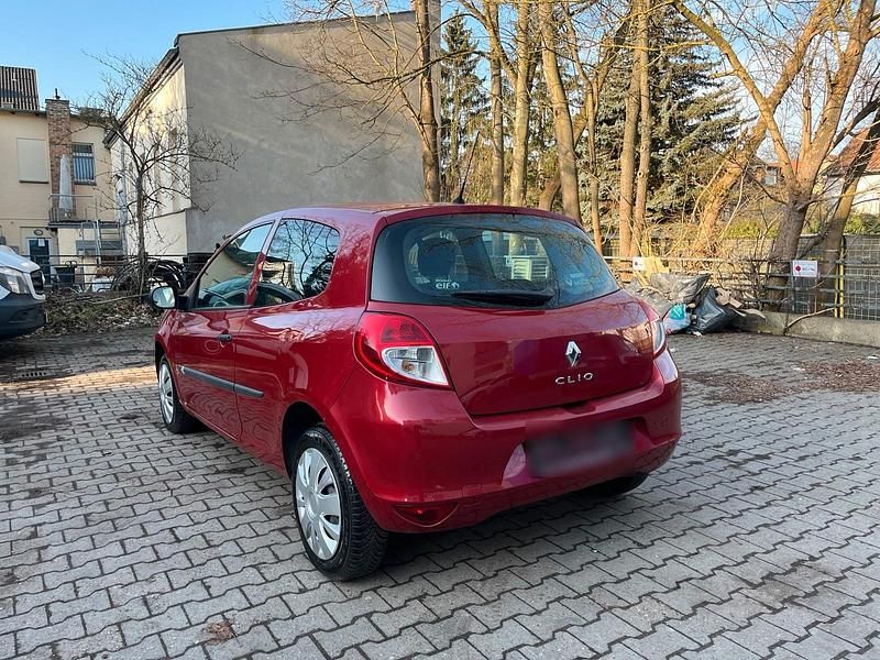 Gebraucht Renault Clio II 75 PS (55 kW) 2011 Rot Kleinwagen
