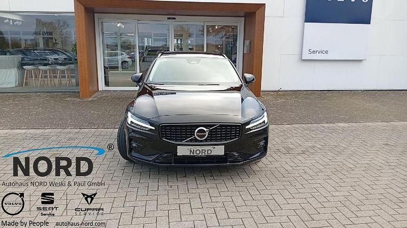 Gebraucht Volvo V60 Plus 197 PS (144 kW) 2023 Schwarz Kombi