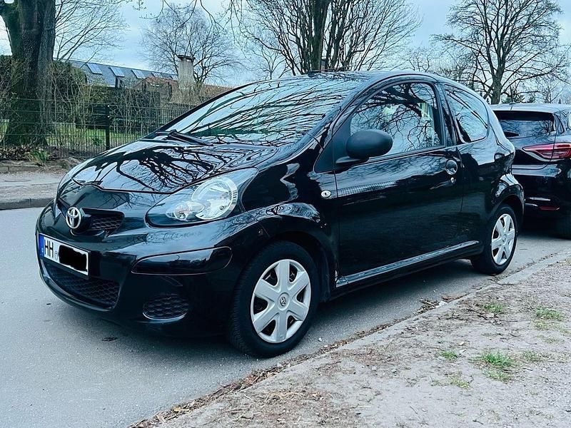 Schwarz Gebraucht 2009 Toyota Aygo Kleinwagen | 2.699 € (Fairer Preis) - Bild 1/4