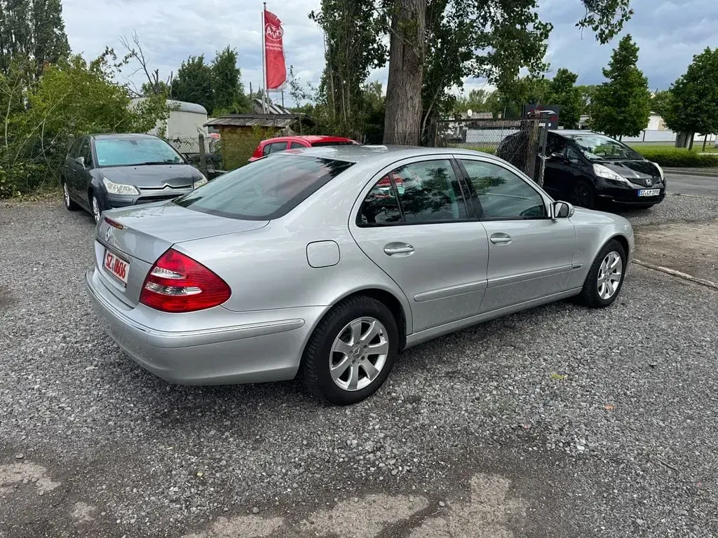 Gebraucht Mercedes E240 Elegance 177 PS (130 kW) 2004 Silber Limousine