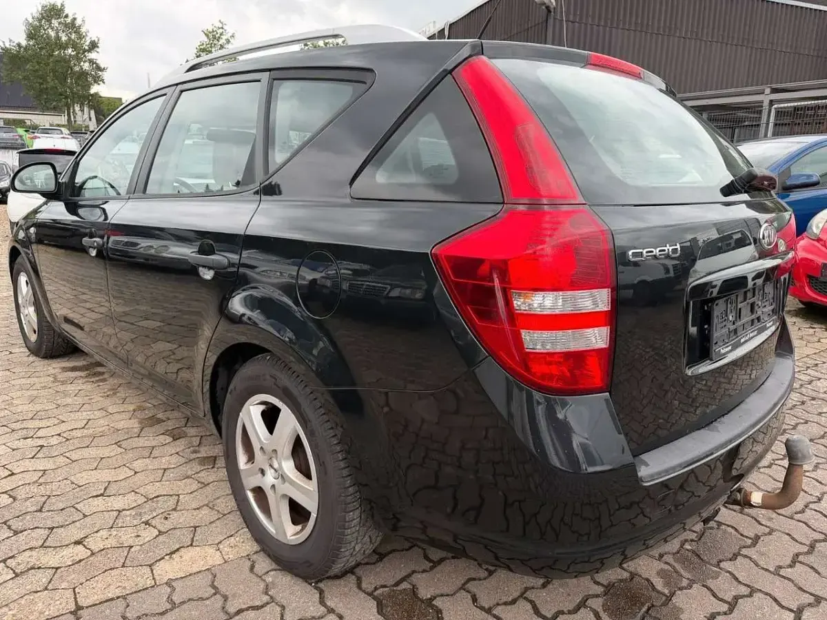 Gebraucht Kia Ceed Sportswagon 126 PS (92 kW) 2008 Schwarz Kombi