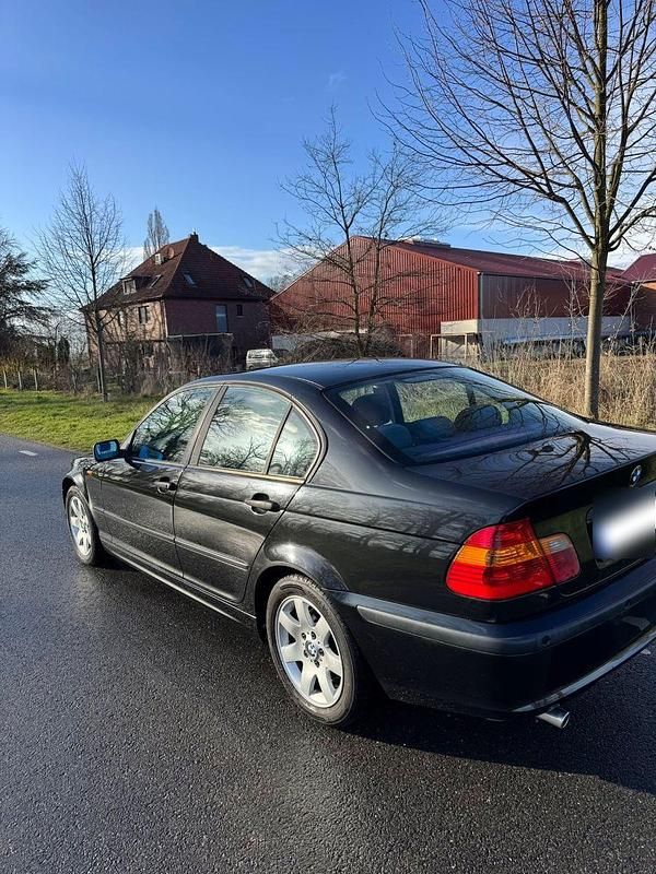 Gebraucht BMW 318 143 PS (105 kW) 2004 Schwarz Limousine