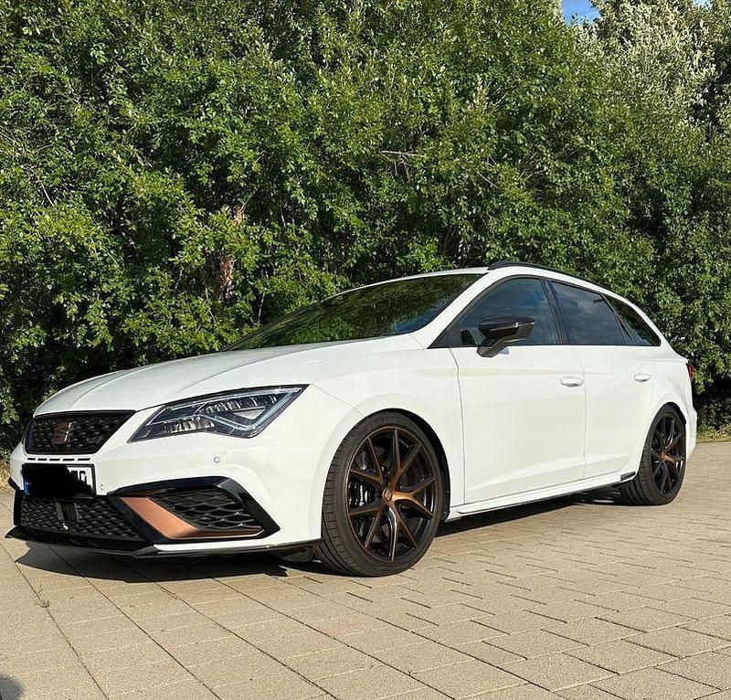 Weiß Gebraucht 2020 Cupra Leon Limousine | 33.300 € (Teuer) - Bild 1/4