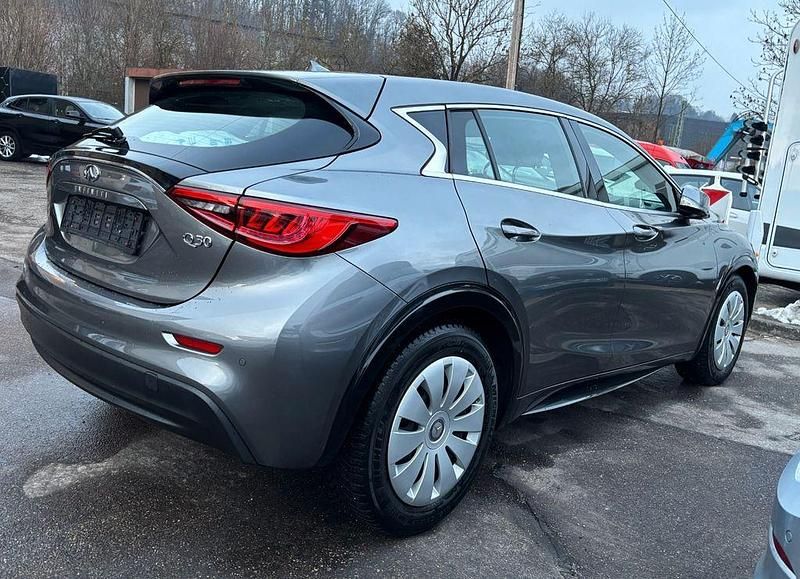 Gebraucht Infiniti Q30 Sport Tech 109 PS (80 kW) 2016 Grau Limousine