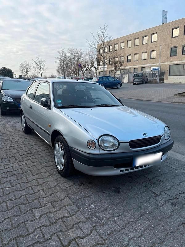 Gebraucht Toyota Corolla 86 PS (63 kW) 1998 Silber Kleinwagen