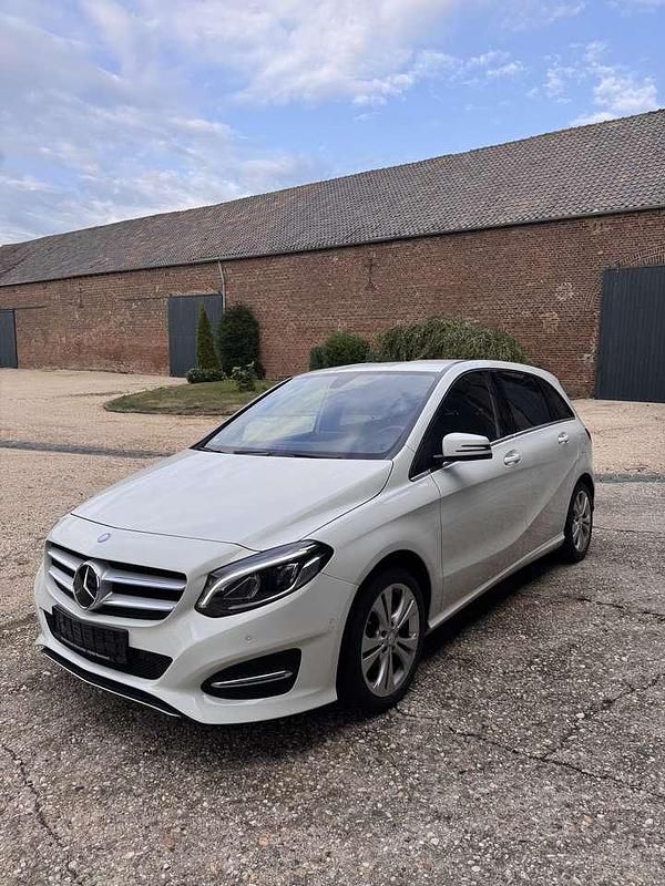 Gebraucht 2015 Mercedes B180 Van / Kleinbus | 13.200 € (Fairer Preis) - Bild 1/4