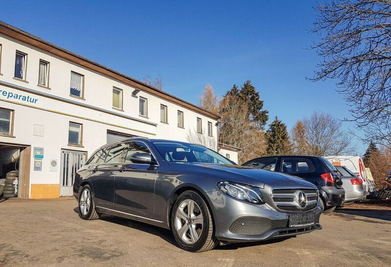 Gebraucht Mercedes E220 194 PS (142 kW) 2018 Grau metallic Kombi