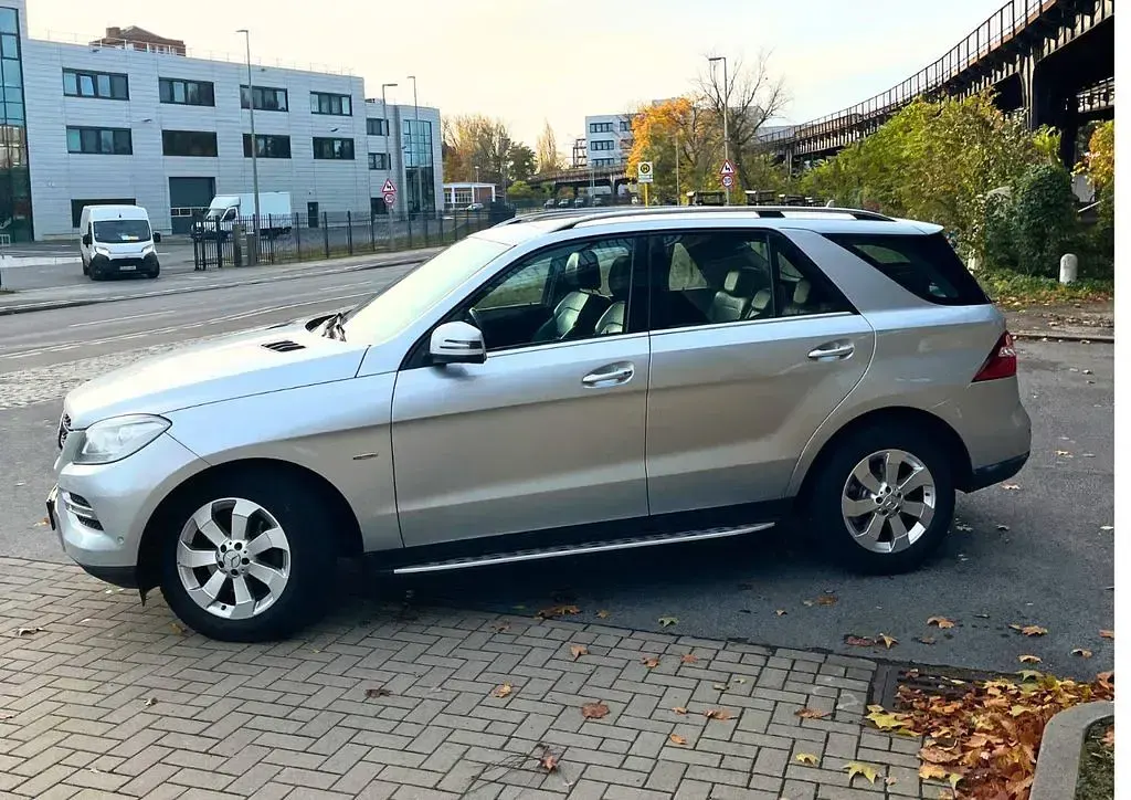 Gebraucht Mercedes ML250 204 PS (150 kW) 2012 Silber SUV
