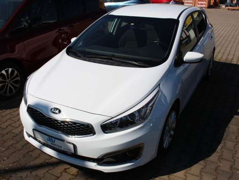 Carraraweiß Gebraucht 2018 Kia Ceed Edition 7 Limousine | 11.490 € (Fairer Preis) - Bild 1/4