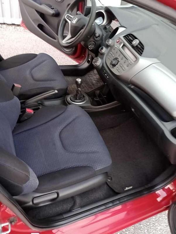 Gebraucht Honda Jazz 90 PS (66 kW) 2010 Rot Kleinwagen