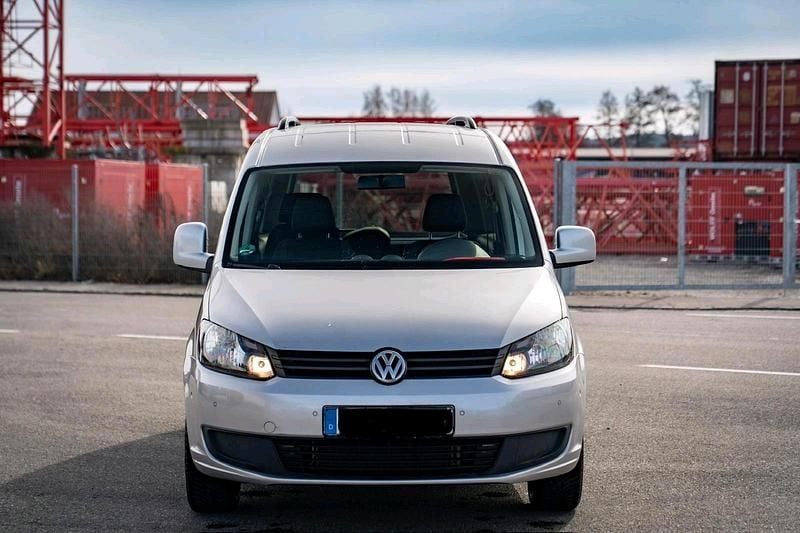 Gebraucht VW Caddy Maxi 105 PS (77 kW) 2014 Silber Van / Kleinbus