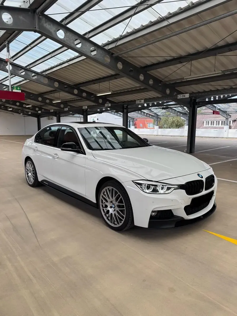 Gebraucht BMW 330 M Performance 253 PS (186 kW) 2018 Weiß Limousine