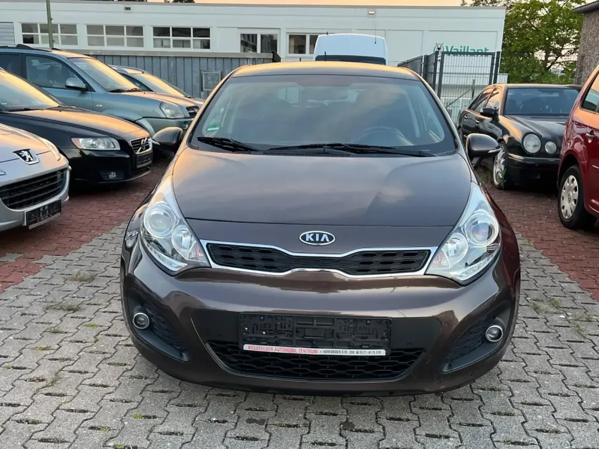 Gebraucht Kia Rio Spirit 90 PS (66 kW) 2011 Wendy brown met. Limousine