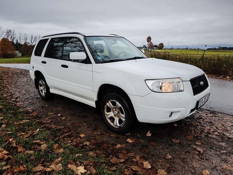 Weiß Gebraucht 2008 Subaru Forester Comfort SUV | 3.000 € (Guter Preis) - Bild 1/4