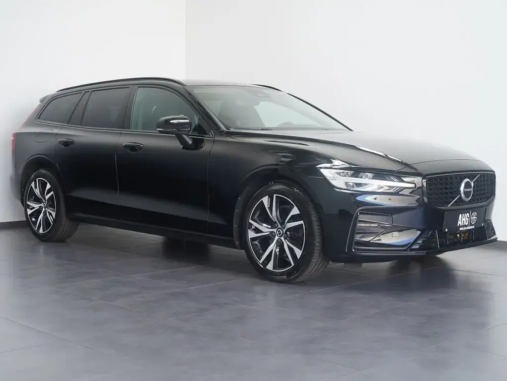 Gebraucht Volvo V60 Plus 197 PS (144 kW) 2022 Schwarz Kombi