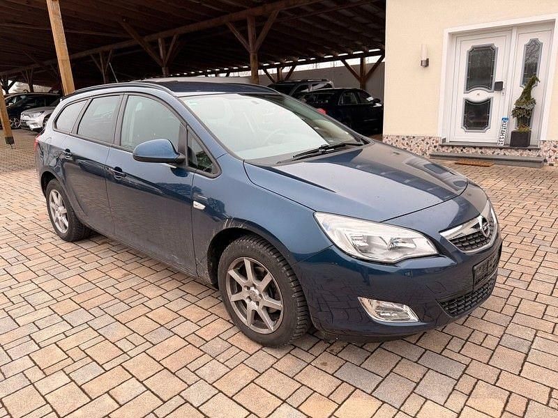Gebraucht Opel Astra Design Edition 140 PS (102 kW) 2011 Blau Kombi