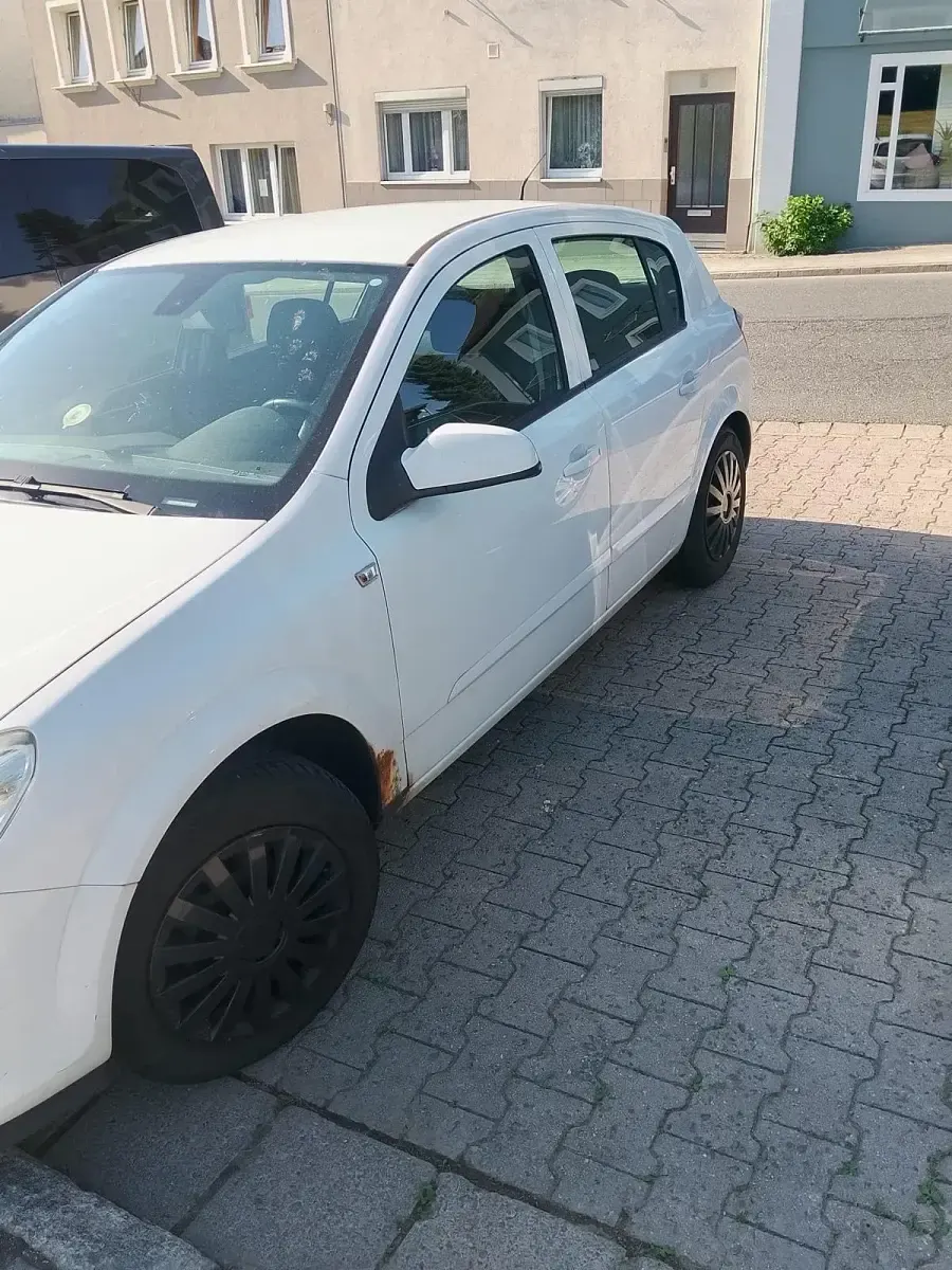 Gebraucht Opel Astra 116 PS (85 kW) 2009 Weiß Kleinwagen