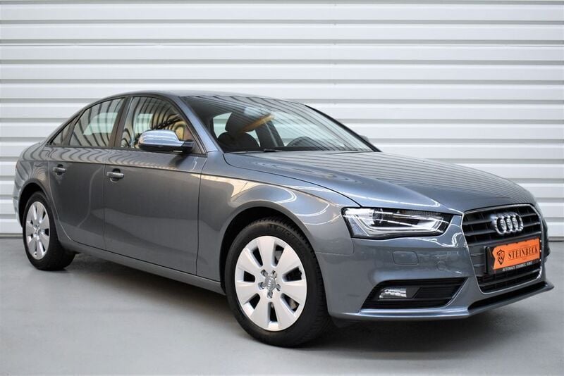 Grau Gebraucht 2012 Audi A4 Attraction Limousine | 13.990 € (Etwas zu teuer) - Bild 1/4