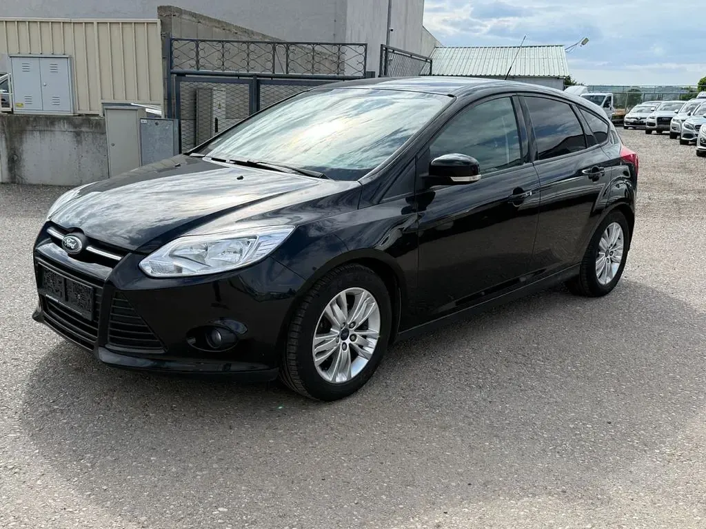 Gebraucht Ford Focus Trend 95 PS (69 kW) 2012 Schwarz Limousine
