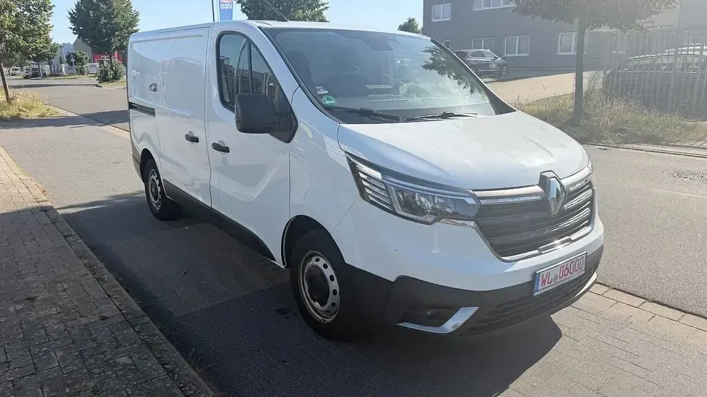 Gebraucht Renault Trafic Komfort 110 PS (80 kW) 2023 Weiß Van / Kleinbus