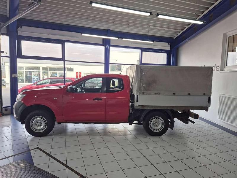 Gebraucht Nissan Navara Visia 163 PS (119 kW) 2016 Rot Pickup