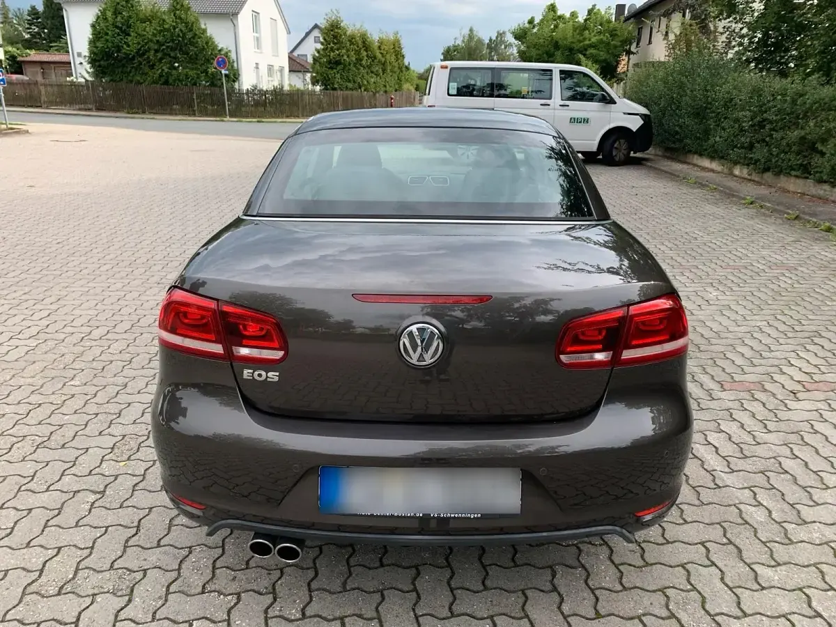Usata VW Eos 160 CV (117 kW) 2012 Marrone Cabrio