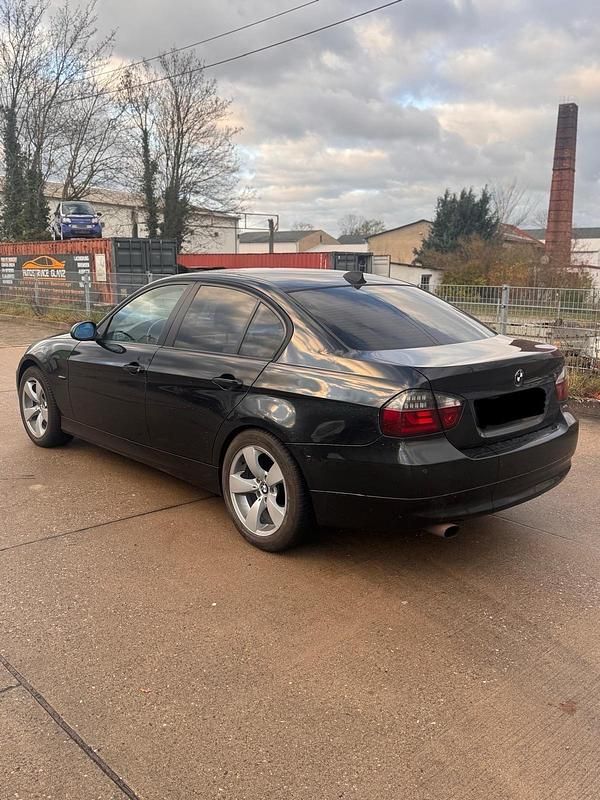 Gebraucht BMW 320 150 PS (110 kW) 2006 Schwarz Limousine