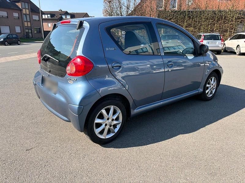 Gebraucht Toyota Aygo 60 PS (44 kW) 2008 Blau Kleinwagen