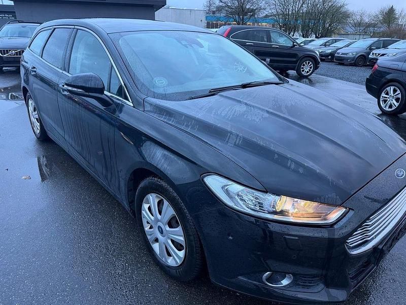 Gebraucht Ford Mondeo Trend 150 PS (110 kW) 2014 Schwarz Limousine
