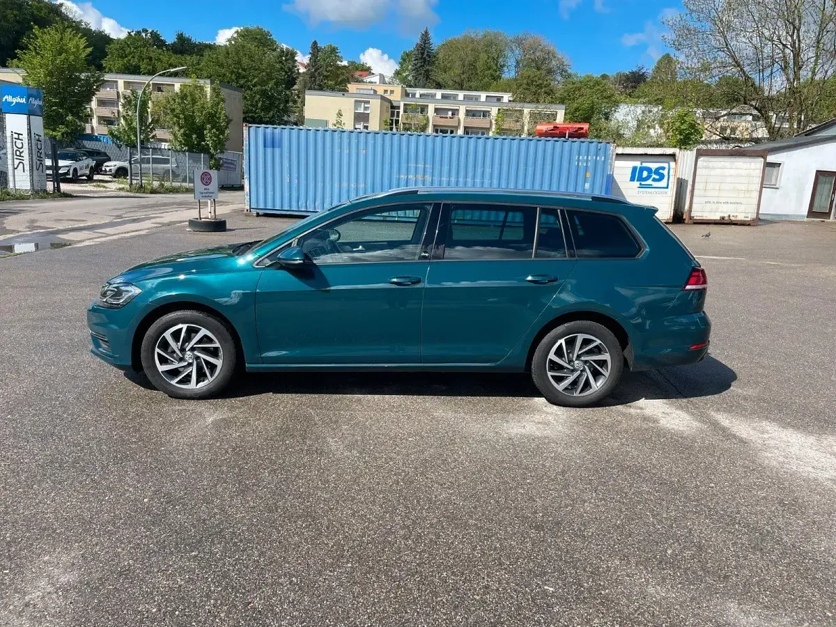 Second-hand VW Golf VII Sound 125 CP (91 kW) 2017 Verde Break