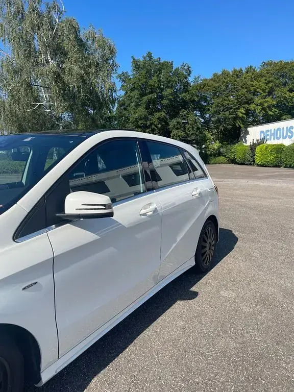 Gebraucht Mercedes B180 AMG line 122 PS (89 kW) 2015 Weiß Kleinwagen