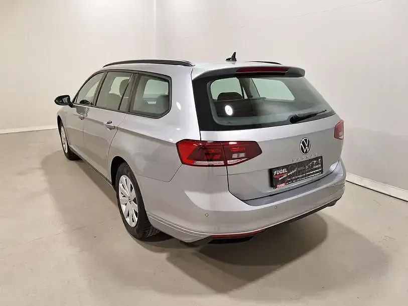Gebraucht VW Passat Conceptline 150 PS (110 kW) 2022 Pyritsilber metallic Kombi