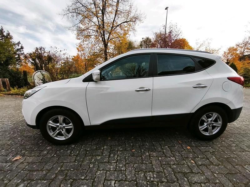 Weiß Gebraucht 2014 Hyundai ix35 Trend SUV | 12.500 € (Teuer) - Bild 1/4