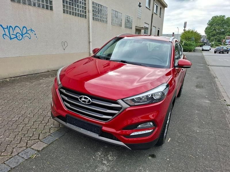 Rot Gebraucht 2016 Hyundai Tucson Trend SUV | 15.999 € (Fairer Preis) - Bild 1/4