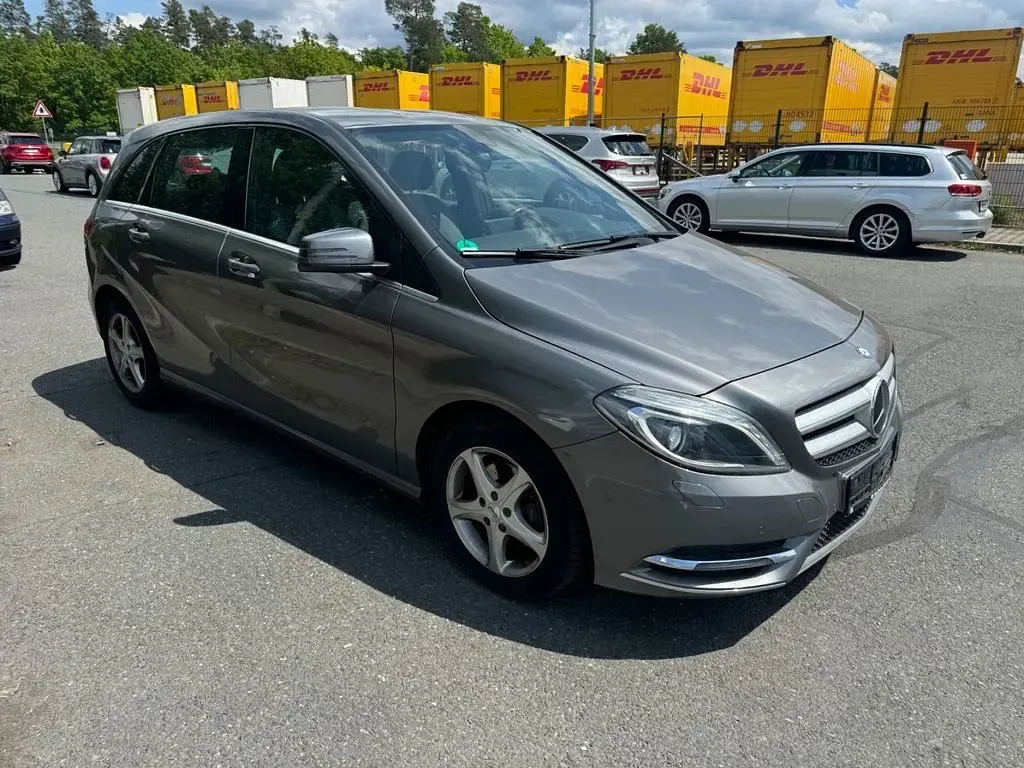 Gebraucht Mercedes B200 136 PS (100 kW) 2014 Grau Kleinwagen