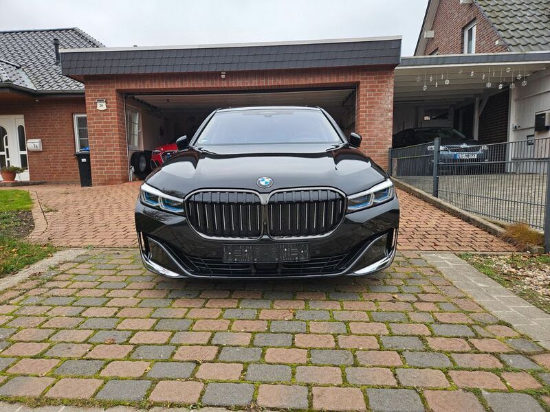 Schwarz Gebraucht 2022 BMW 750 Limousine | 57.999 € (Superpreis) - Bild 1/4