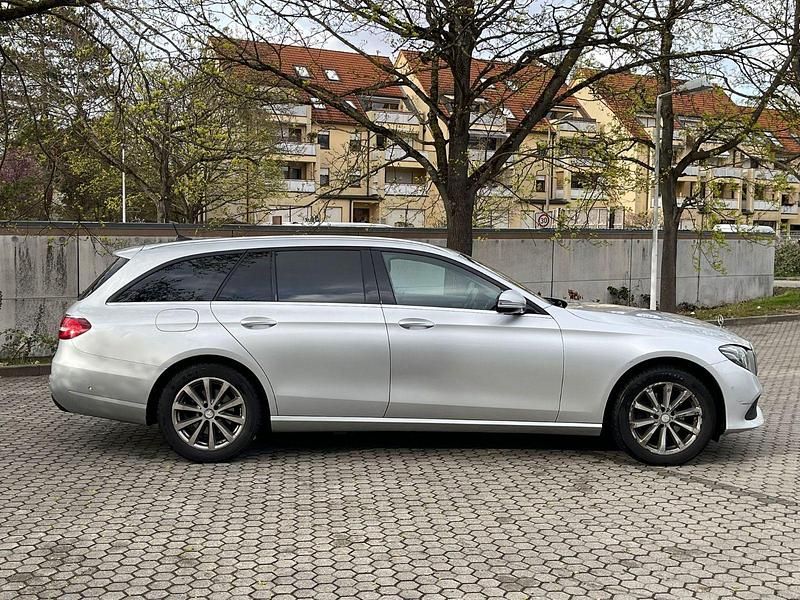Gebraucht Mercedes E220 194 PS (142 kW) 2017 Silber Kombi