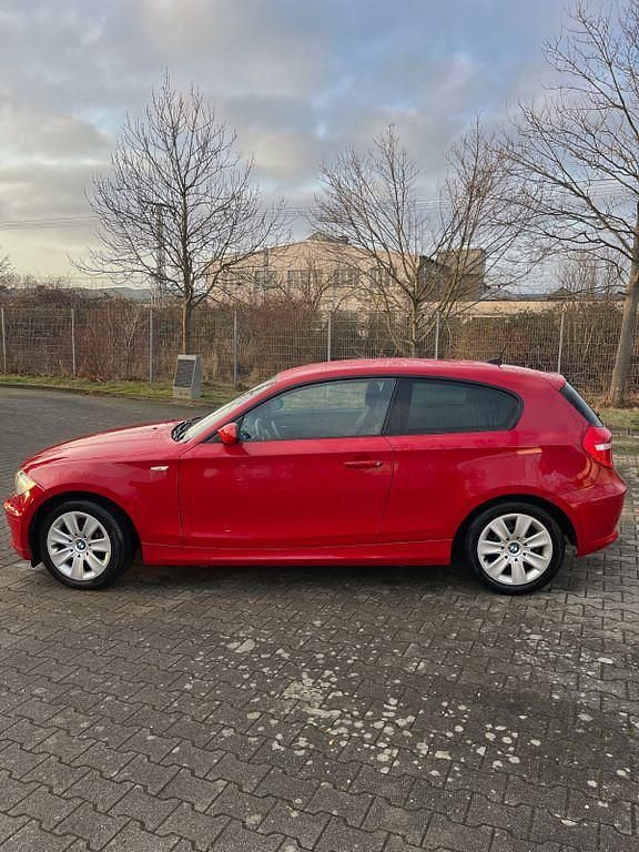 Gebraucht BMW 116 122 PS (89 kW) 2008 Rot Kleinwagen