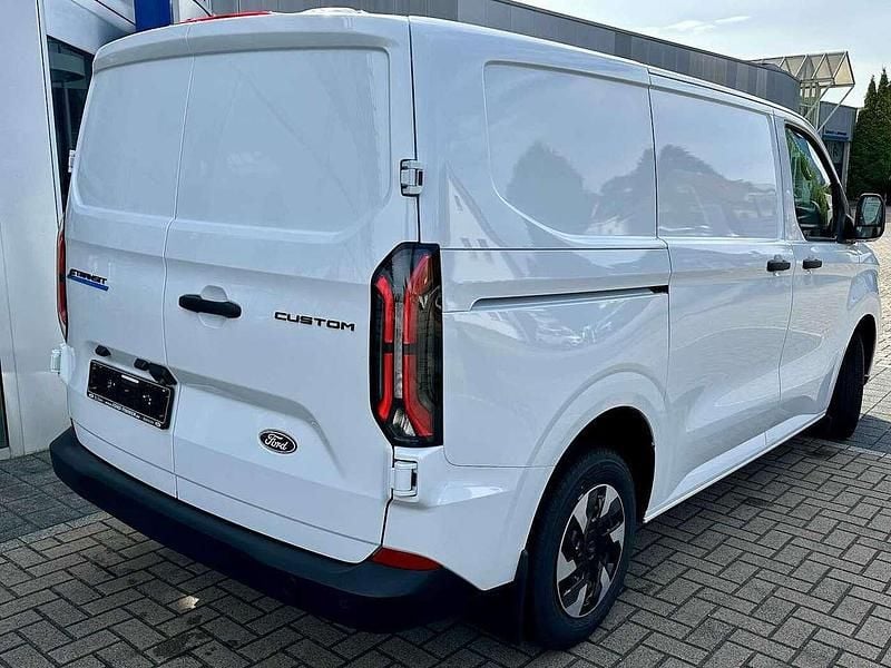Gebraucht Ford E-Transit Trend 100 kW (136 PS) 2025 Frost weiß Van