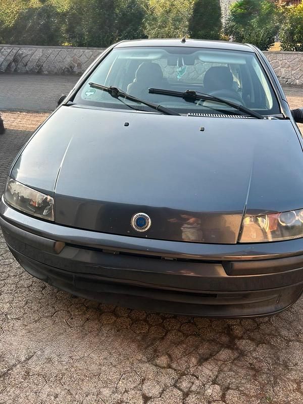 Grau Gebraucht 2003 Fiat Punto Kleinwagen | 600 € (Fairer Preis) - Bild 1/4