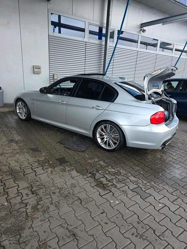 Second-hand BMW 330 272 CP (200 kW) 2009 Argintiu Berlinǎ