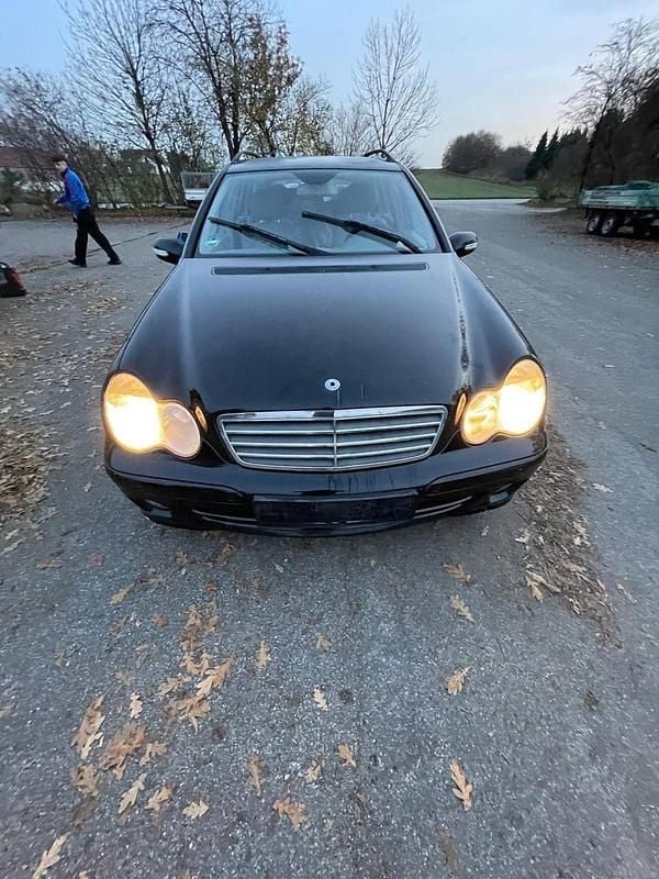 Schwarz Gebraucht 2007 Mercedes C200 Classic Kombi | 1.950 € (Superpreis) - Bild 1/4