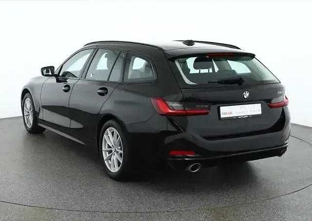 Gebraucht BMW 318 Sport Line 156 PS (114 kW) 2023 Schwarz Kombi
