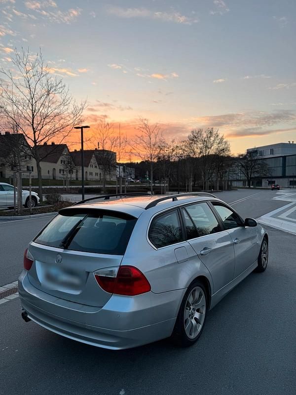 Gebraucht BMW 330 231 PS (169 kW) 2006 Grau Kombi