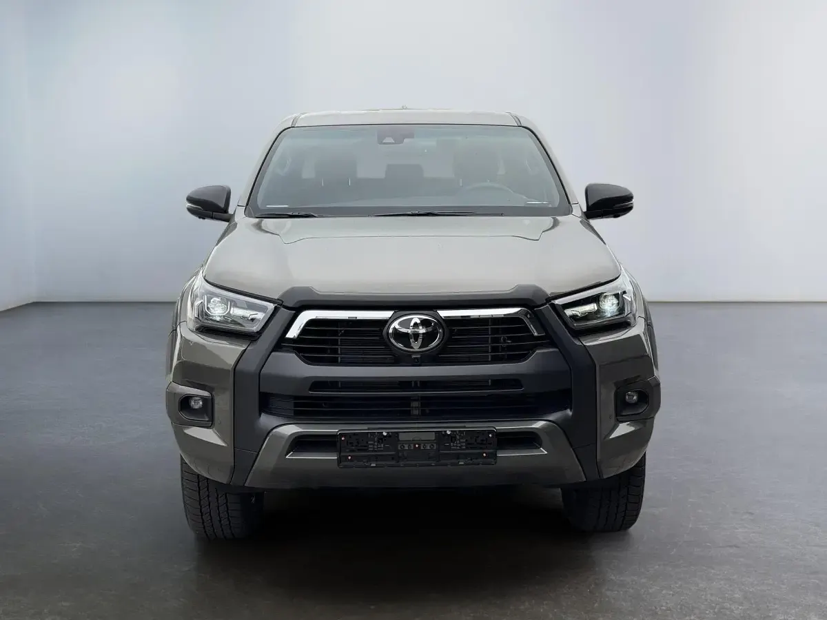 Neu Toyota HiLux 204 PS (150 kW) 2026 Bronze metallic Pickup
